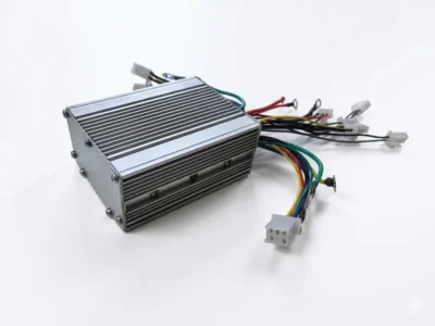 Dual-drive brushless motor drive controller for lithium battery electric bicycles